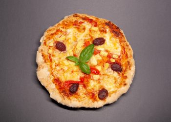 aluat pizza italiana cu ceva legume