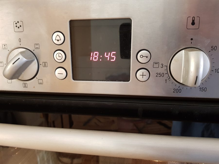 Preîncălzim cuptorul la 180 grade