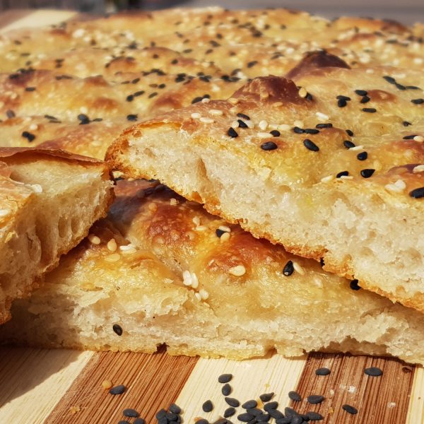 Pâine turcească plată cu maia, fără frământare