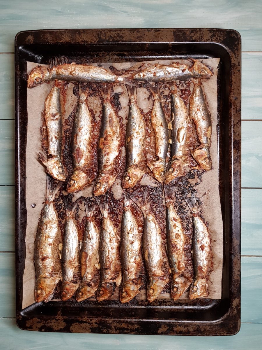 scoatem tava cu sardine din cuptor