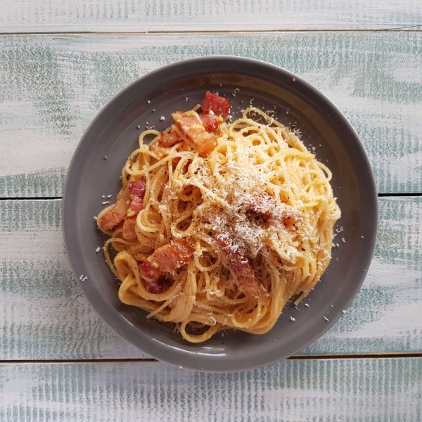 Paste spagheti carbonara, rețeta autentică italiană
